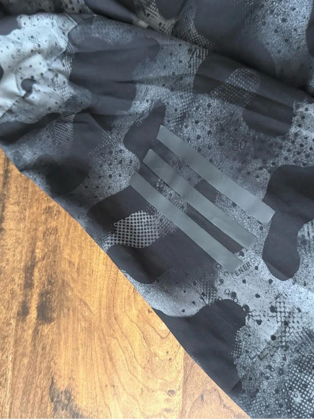 Adidas Own The Run Jacket Mens L Black Camo Hooded Full Zip Windbreaker